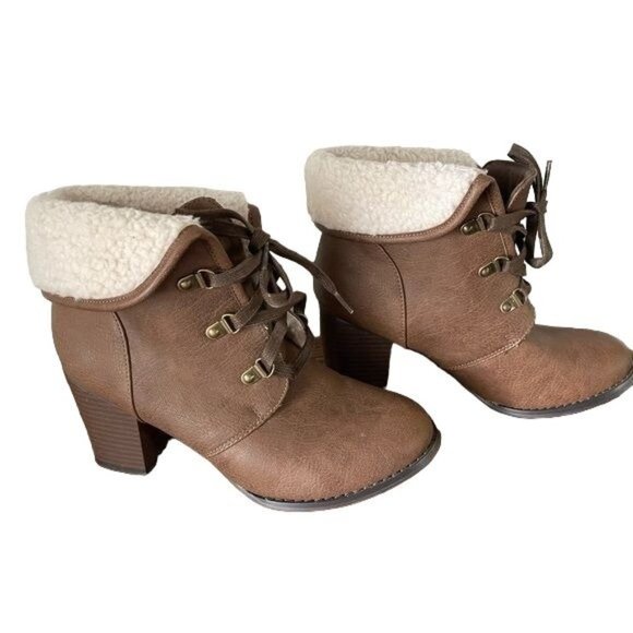 Bethany M🖤ta (Mota) Bootie Heel Lace Up w/ Sherpa Style Detail, size 10 - Picture 1 of 13